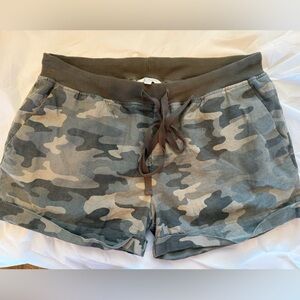 Ladies Lucky Brand camo shorts, size large, has 2 front and back pockets